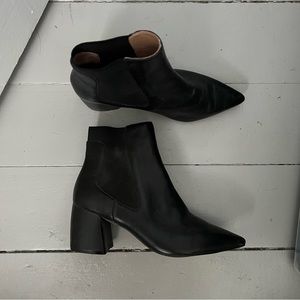 LINEA PAOLO chunky heel bootie 8M